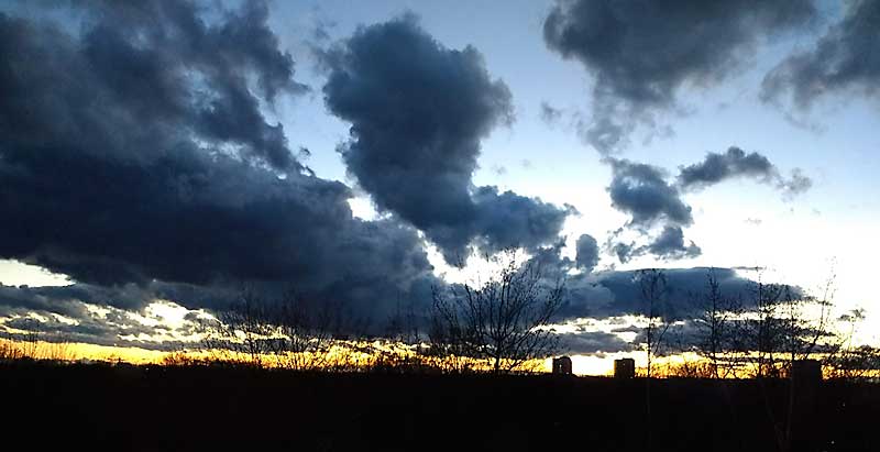 Wieder ein schönes Wolkentheater vor unserem Fenster